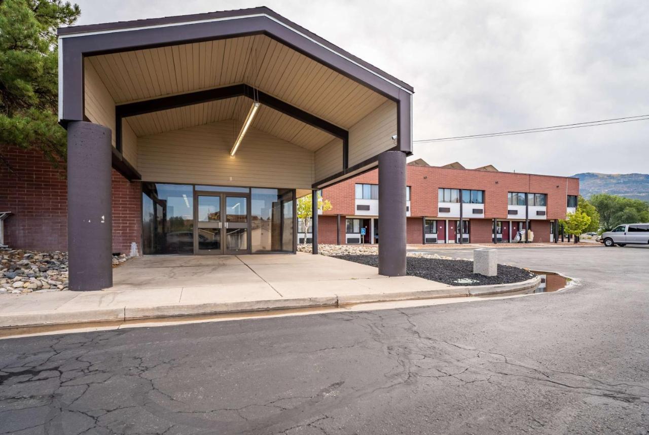 Ramada By Wyndham Cedar City Εξωτερικό φωτογραφία