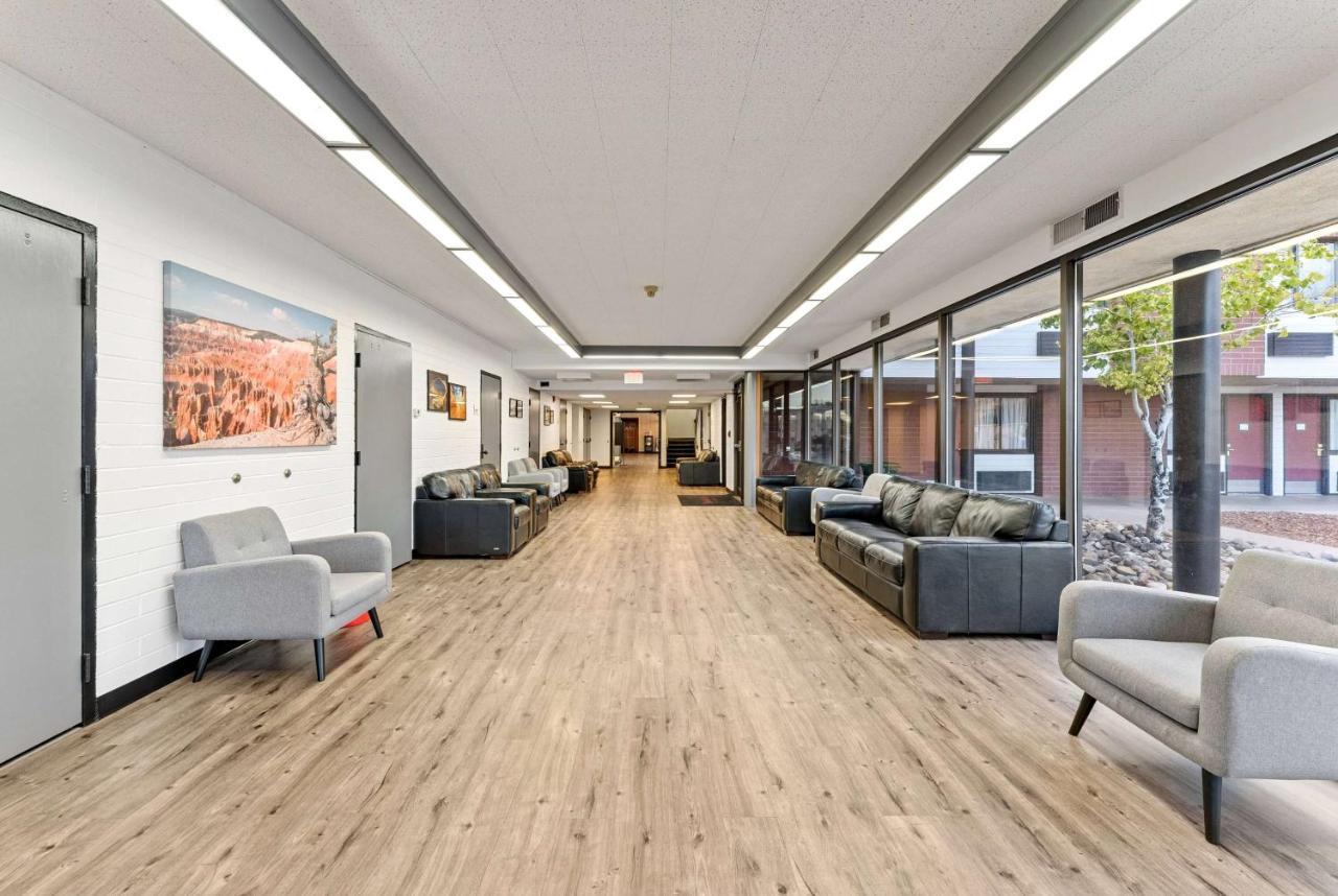 Ramada By Wyndham Cedar City Εξωτερικό φωτογραφία