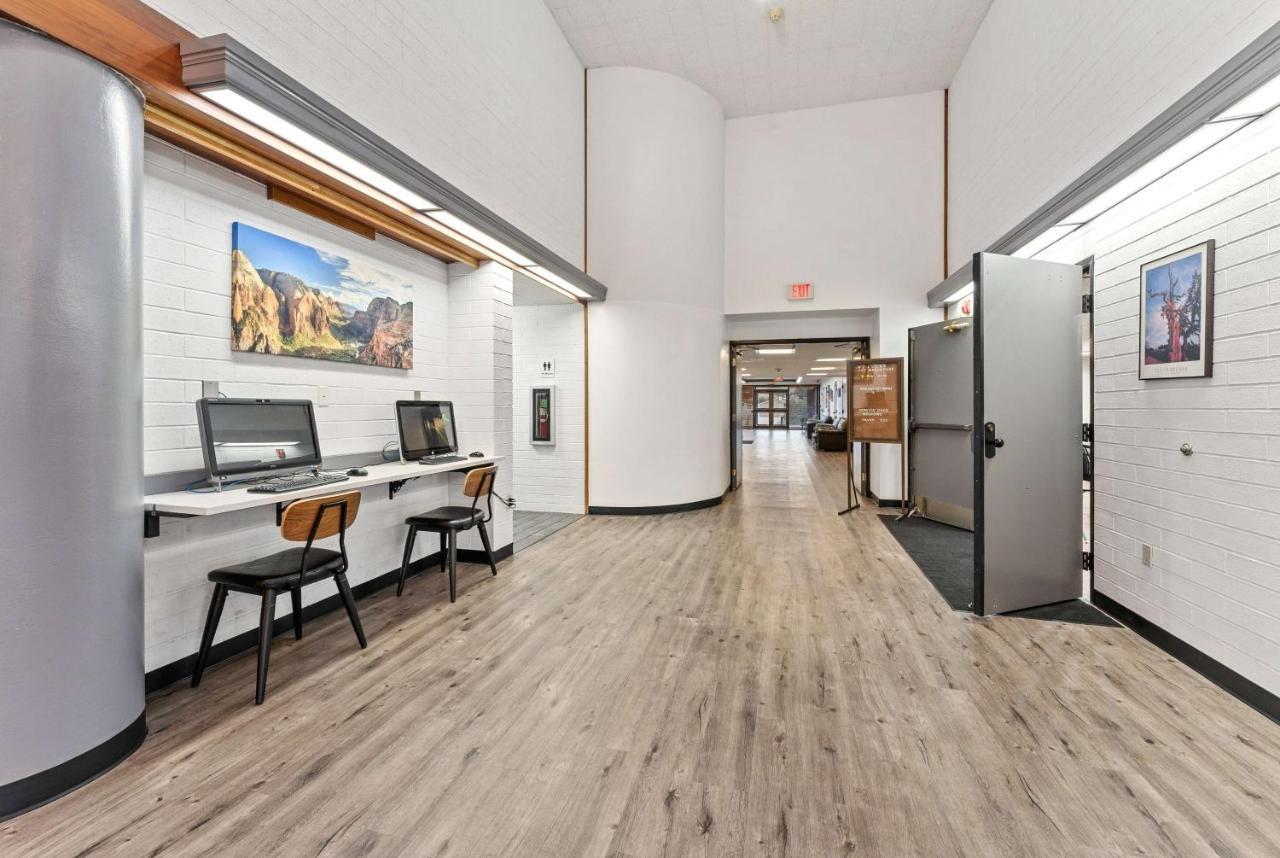 Ramada By Wyndham Cedar City Εξωτερικό φωτογραφία