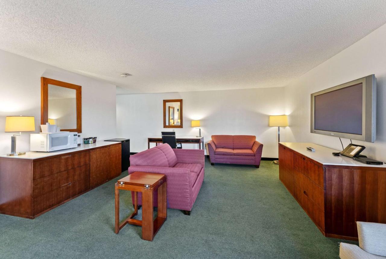 Ramada By Wyndham Cedar City Εξωτερικό φωτογραφία